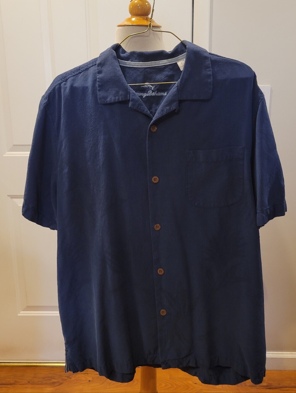 👕EUC~ Tommy Bahama Navy Short-Sleeve Camp Shirt